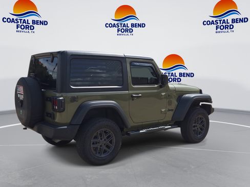Used 2025 Jeep Wrangler Sport AWD/4WD image 8
