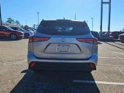 Used 2023 Toyota Highlander XLE image 7