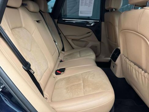 Certified 2021 Porsche Macan image 14