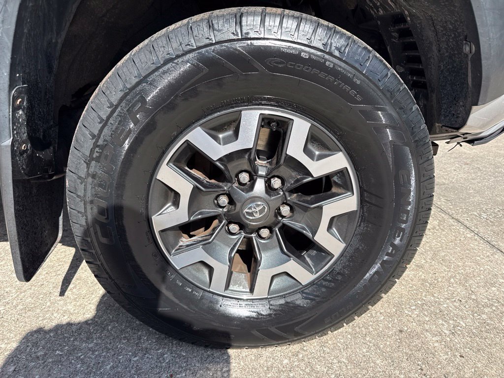 Used 2017 Toyota Tacoma TRD Off-Road w/ Tow Package AWD/4WD image 38
