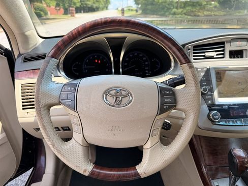 Used 2011 Toyota Avalon Limited FWD image 11