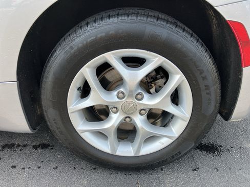 Used 2017 Chrysler Pacifica Touring-L Plus w/ Tire & Wheel Group FWD image 12