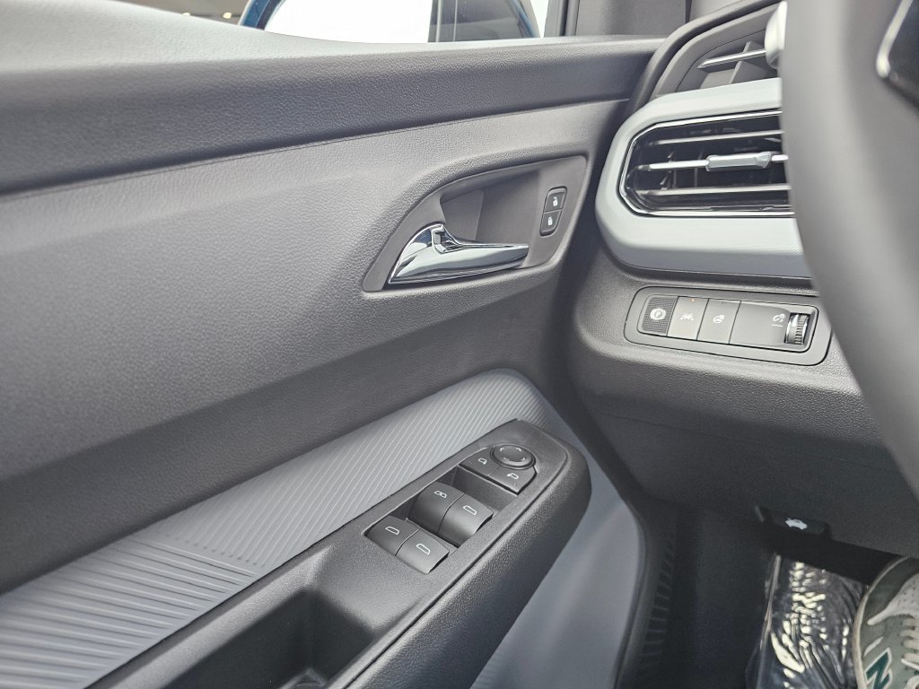 New 2027 Chevrolet Bolt RS w/ Technology Package FWD image 33