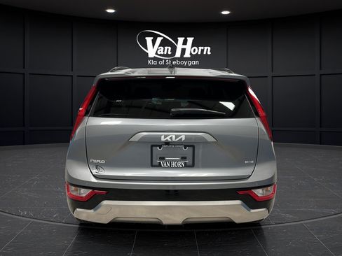 Used 2025 Kia Niro FWD image 6