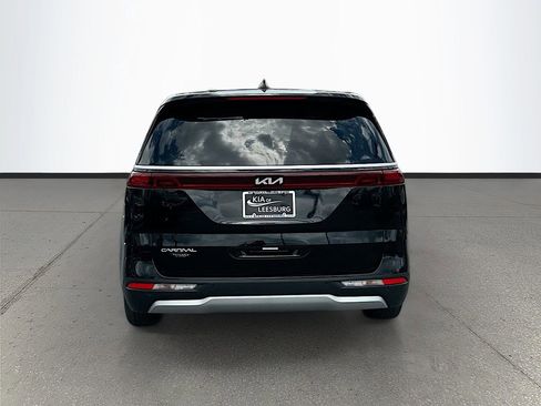 Used 2024 Kia Carnival LX FWD image 6