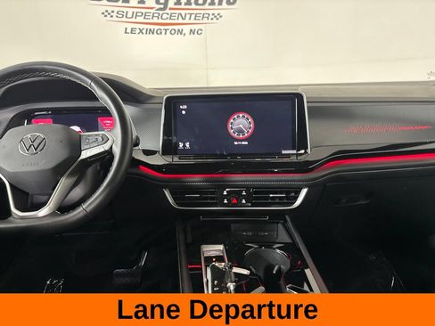 Used 2025 Volkswagen Atlas Cross Sport SEL AWD/4WD image 22