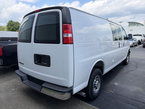 New 2026 Chevrolet Express 3500 Extended RWD image 7