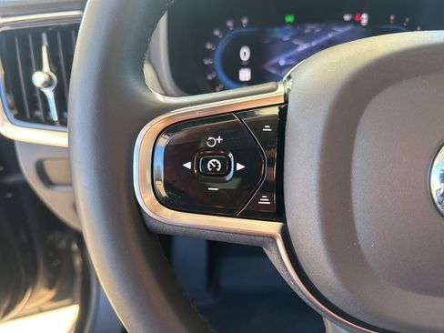 Used 2024 Volvo S90 B6 Plus image 19