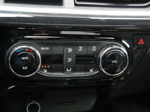 Used 2024 Chevrolet Trax RS w/ Sunroof Package FWD image 20