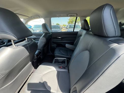 Used 2025 Toyota Grand Highlander FWD image 27