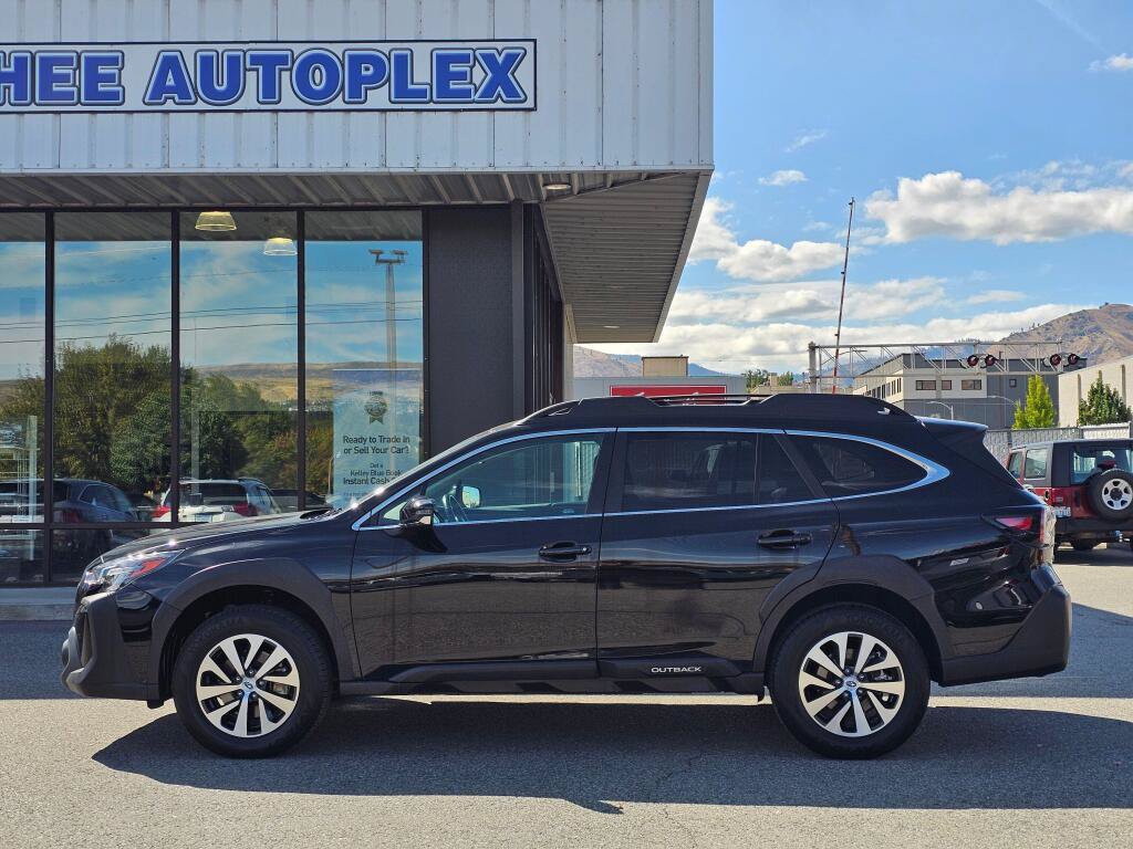Used 2024 Subaru Outback Premium AWD/4WD image 2