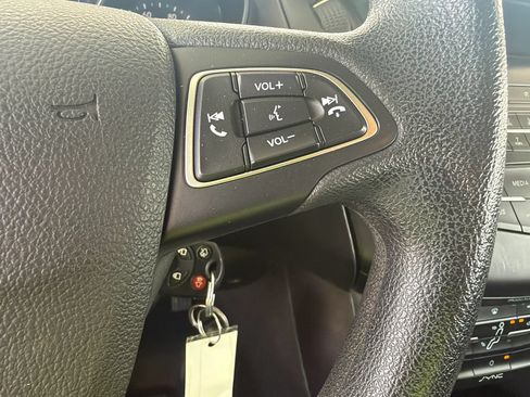 Used 2018 Ford Focus SE FWD image 15