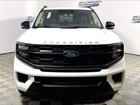 Used 2025 Ford Expedition Active image 2