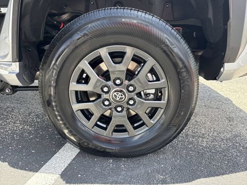 Certified 2026 Toyota 4Runner SR5 AWD/4WD image 18