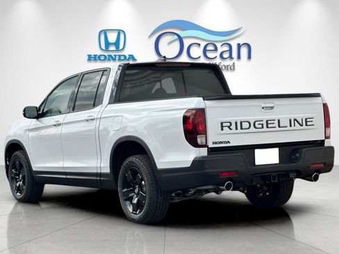 New 2026 Honda Ridgeline Black Edition image 3