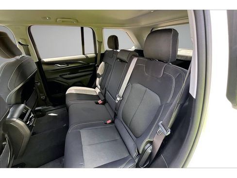 Certified 2024 Jeep Grand Cherokee Laredo AWD/4WD image 35
