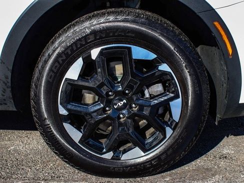 Used 2024 Kia Sorento S image 7