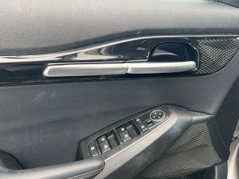 Used 2025 Kia Seltos S FWD image 9