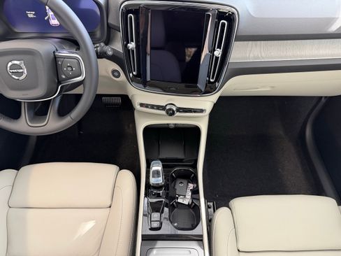 New 2026 Volvo XC40 B5 Ultra w/ Protection Package Premier image 20