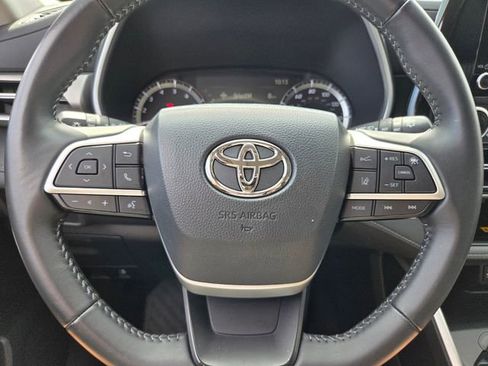 Used 2025 Toyota Highlander XLE AWD/4WD image 33