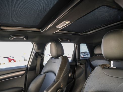 Used 2022 MINI Cooper 4-Door Hardtop w/ Signature Upholstery Package image 4