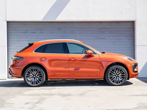 Certified 2025 Porsche Macan AWD/4WD image 8