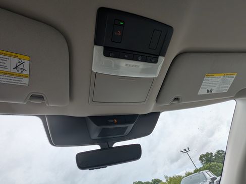 Used 2025 Nissan Pathfinder SL FWD image 31