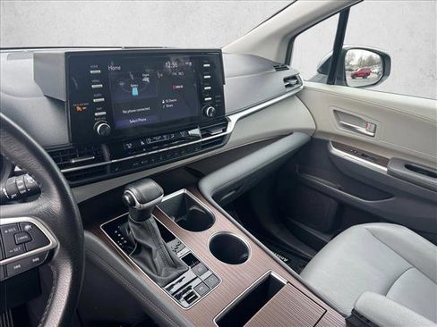 Used 2023 Toyota Sienna XLE image 15