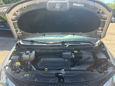 Used 2021 Chrysler Voyager Lxi image 13