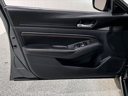 Used 2021 Nissan Altima 2.5 SR w/ SR Premium Package image 21