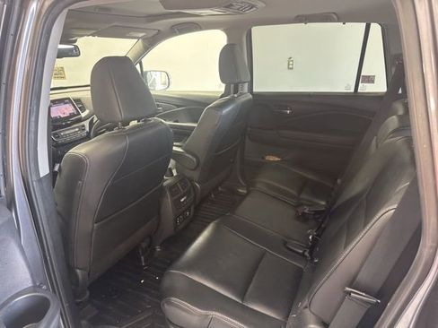 Used 2018 Honda Pilot Touring image 18