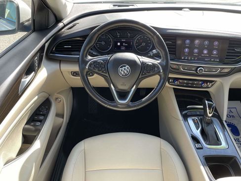 Used 2019 Buick Regal Essence w/ Driver Confidence Package I image 10