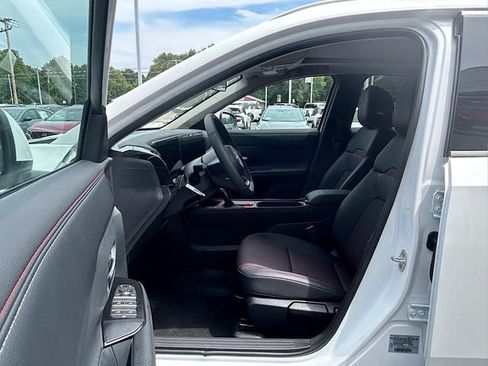 New 2025 Nissan Kicks SR w/ SR Premium Package image 16