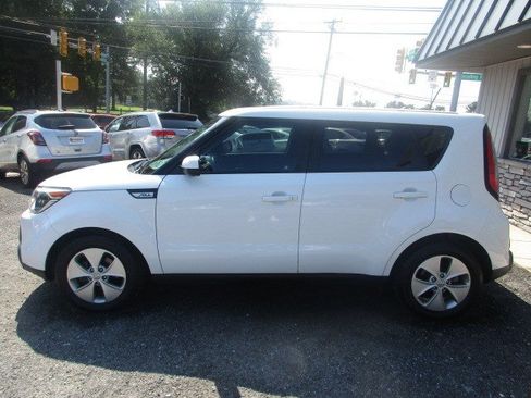 Used 2015 Kia Soul FWD image 5