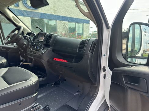 Used 2025 RAM ProMaster 2500 w/ Convenience Group FWD image 10