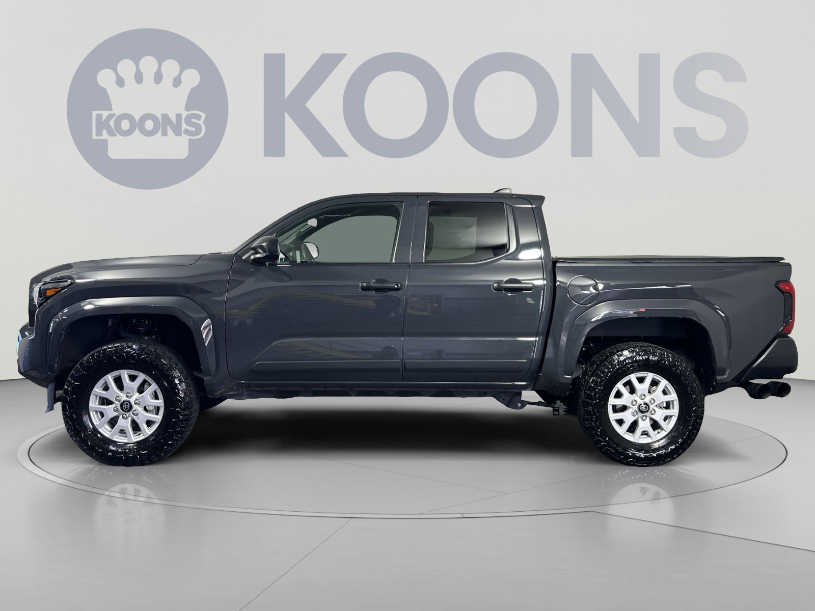 Used 2025 Toyota Tacoma SR w/ SR Upgrade Package AWD/4WD image 2