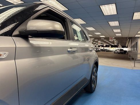 Used 2025 Hyundai Venue SEL image 17