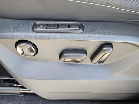 Used 2022 Volkswagen Atlas Cross Sport SEL R-Line w/ Cross Sport MDO Package image 10