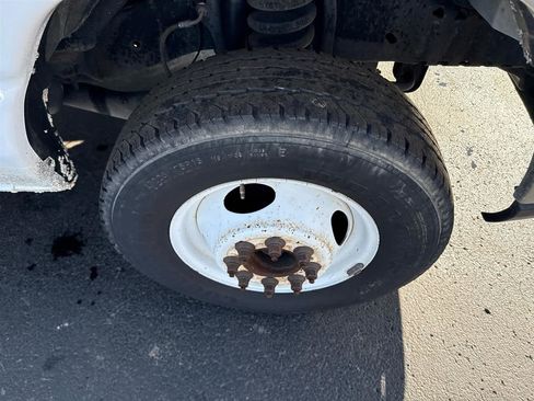 Used 2016 Ford E-450 and Econoline 450 Super Duty w/ Exterior Upgrade Package image 10