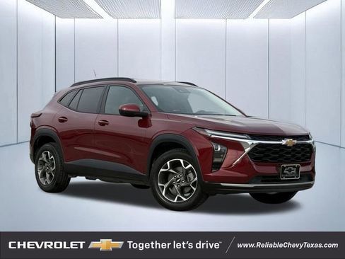 Used 2024 Chevrolet Trax LT w/ Driver Confidence Package FWD image 1