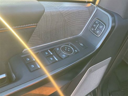 Used 2024 Ford F450 Platinum w/ FX4 Off-Road Package image 24