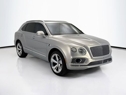 Used 2018 Bentley Bentayga image 3