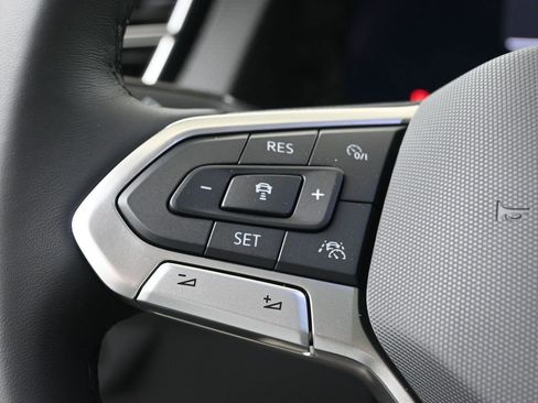 Used 2025 Volkswagen Atlas Cross Sport SEL Premium R-Line image 23