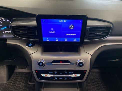 Used 2021 Ford Explorer XLT w/ Equipment Group 202A image 25