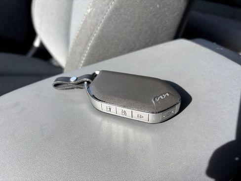 Used 2025 Kia K4 LXS image 33