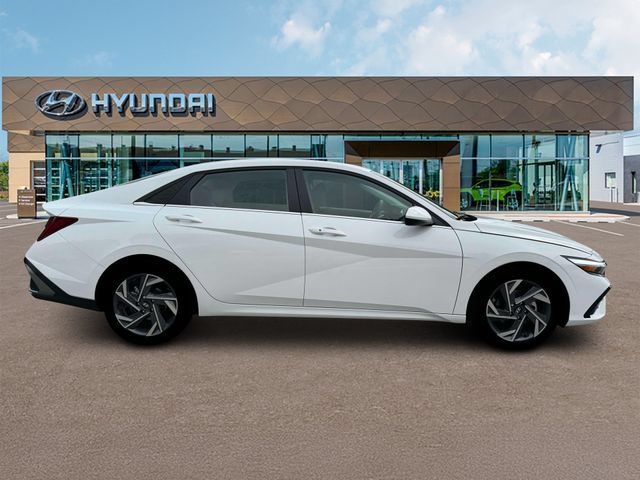 New 2025 Hyundai Elantra SEL FWD image 9
