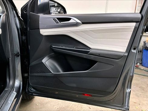 Used 2025 Volkswagen Taos SEL w/ Black Wheel Plus Package image 27