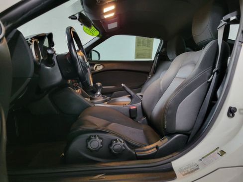 Used 2015 Nissan 370Z Base image 12