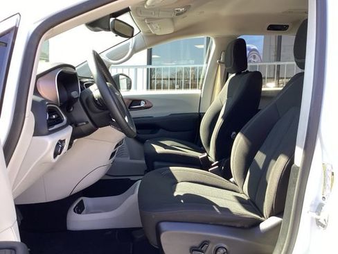 Used 2023 Chrysler Voyager LX FWD image 29