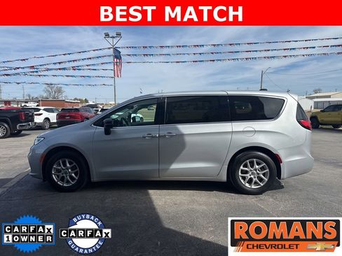 Used 2024 Chrysler Pacifica Touring-L image 8